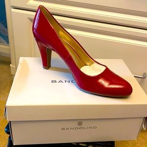 Holiday ready!!! BANDOLINO Rosy Red patent heels Sz7.5
